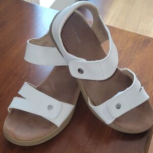 Lands End women's sandals